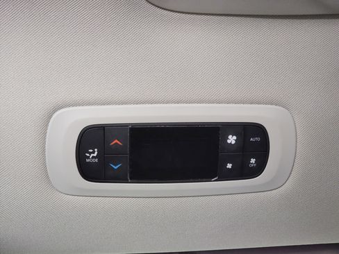 Used 2024 Chrysler Pacifica Touring-L image 35