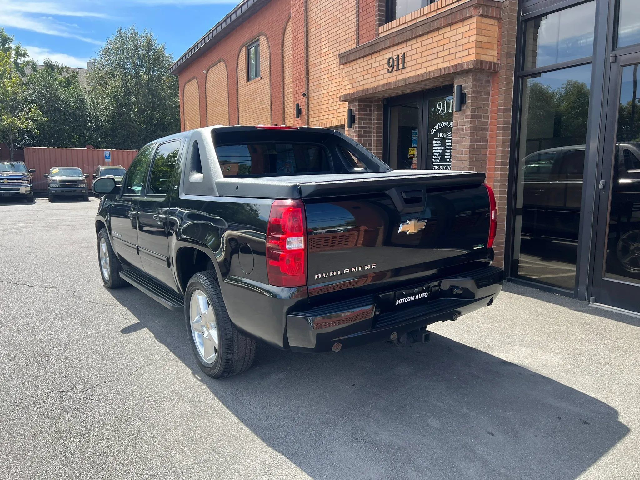 Used 2010 Chevrolet Avalanche LT w/ Luxury Package AWD/4WD image 5