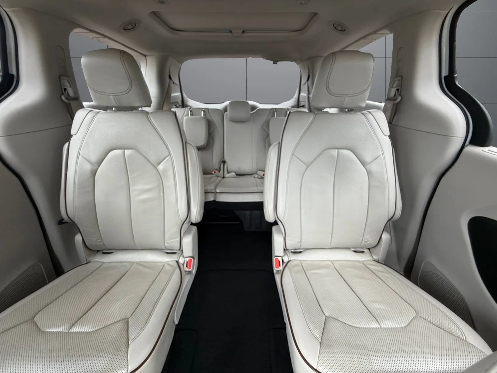 Used 2018 Chrysler Pacifica Limited FWD image 36