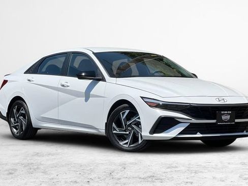 Certified 2025 Hyundai Elantra Sport FWD image 1
