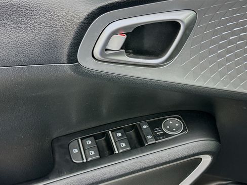 Used 2023 Kia Soul LX w/ Option Group 015 FWD image 15