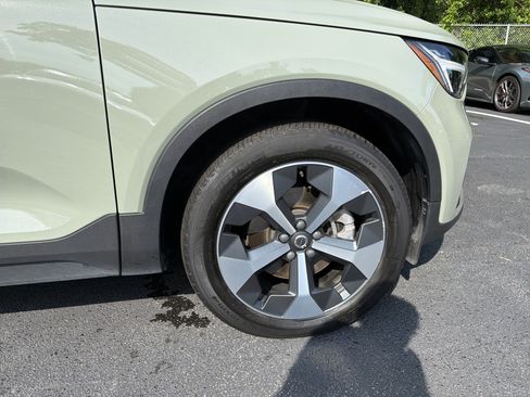 Certified 2023 Volvo XC40 B5 Plus AWD/4WD image 13
