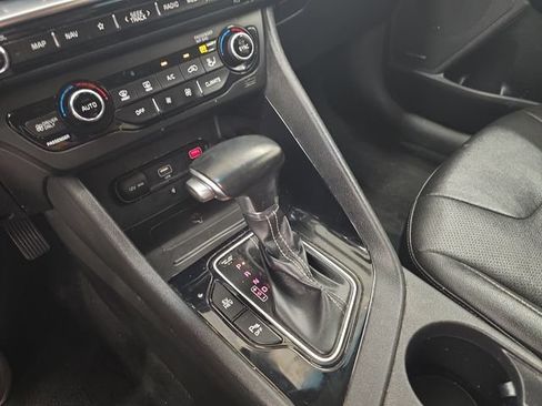 Used 2020 Kia Niro EX Premium FWD image 25