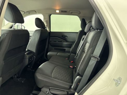 Certified 2025 Nissan Pathfinder SV image 23