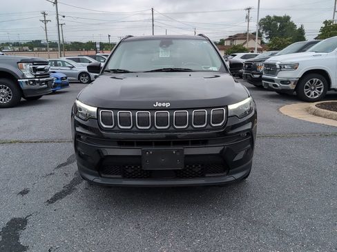Used 2022 Jeep Compass Latitude w/ Sun and Sound Group AWD/4WD image 2