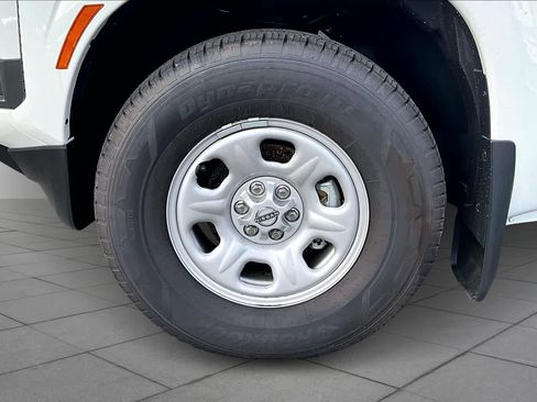 New 2025 Nissan Frontier S image 9