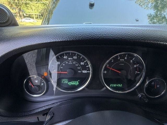 Used 2011 Jeep Wrangler Unlimited Sahara w/ Connectivity Group AWD/4WD image 29