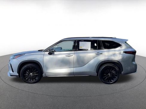 Used 2025 Toyota Highlander XSE AWD/4WD image 9