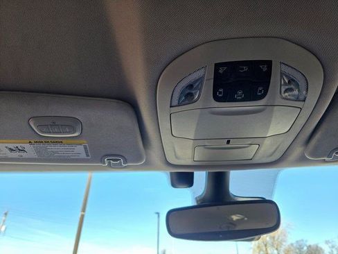 Used 2022 Chrysler Pacifica Touring-L AWD/4WD image 34