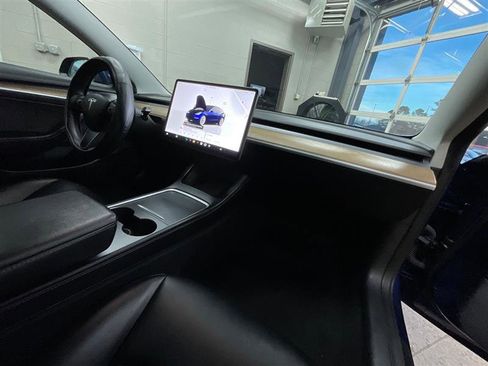 Used 2022 Tesla Model 3 Standard Range image 26