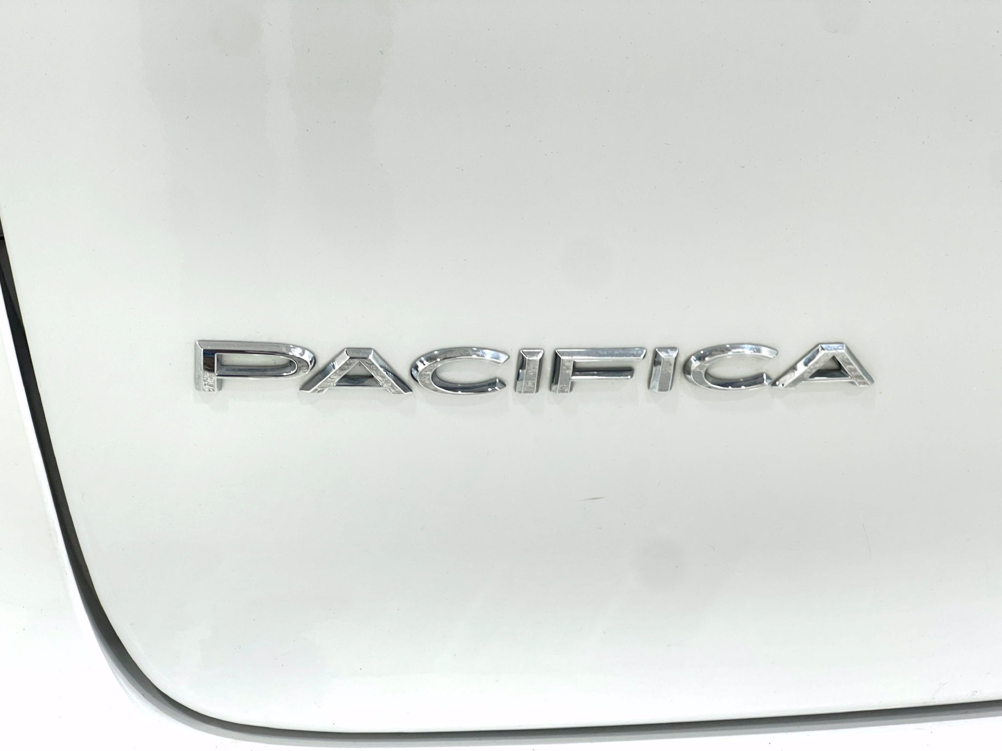 Used 2019 Chrysler Pacifica Touring-L FWD image 39