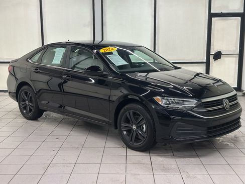 Used 2024 Volkswagen Jetta SE image 1