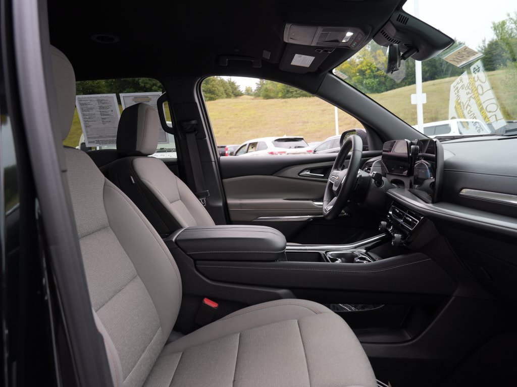 Certified 2026 Chevrolet Traverse LT w/ Driver Confidence Package AWD/4WD image 32