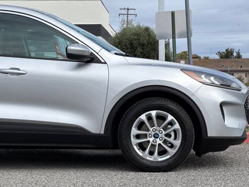 Used 2020 Ford Escape SE image 35