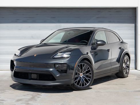 New 2026 Porsche Macan 4 Electric image 1