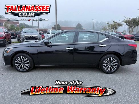 Used 2025 Nissan Altima 2.5 SV FWD image 7