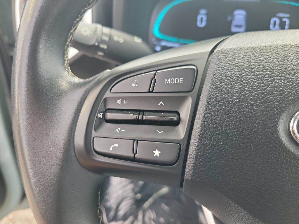 Used 2025 Hyundai Venue SEL FWD image 18