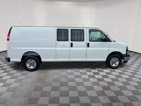 New 2026 GMC Savana 2500 Extended RWD image 6