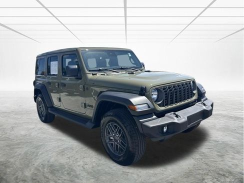 Used 2025 Jeep Wrangler Unlimited Sport AWD/4WD image 2