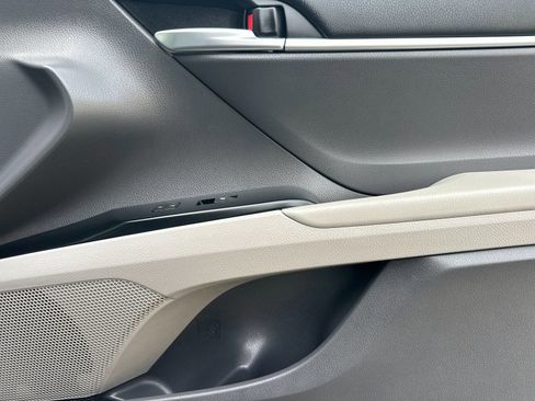 Used 2018 Toyota Camry SE image 19