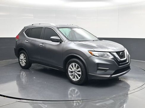 Used 2020 Nissan Rogue SV FWD image 1