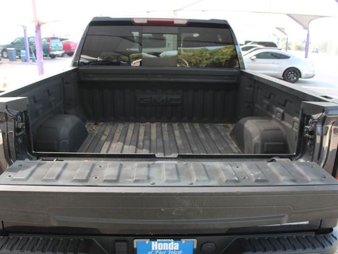 Used 2022 GMC Sierra 1500 Elevation w/ Elevation Premium Package AWD/4WD image 5