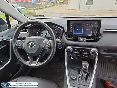Used 2021 Toyota RAV4 XLE Premium AWD/4WD image 21
