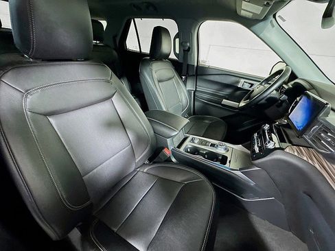 Used 2022 Ford Explorer Limited w/ Equipment Group 301A image 30