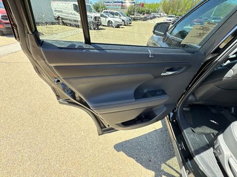 Used 2026 Toyota Highlander XLE AWD/4WD image 14