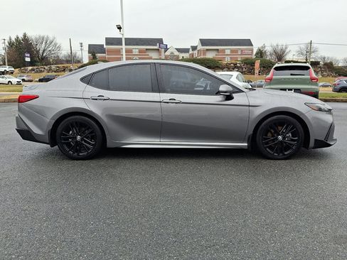 Used 2025 Toyota Camry SE image 7