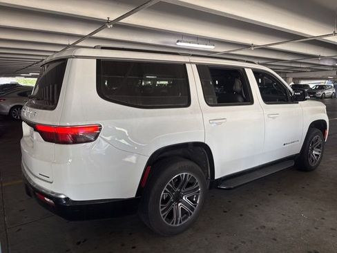 Used 2024 Jeep Wagoneer Series II image 3