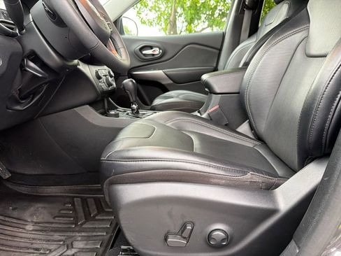 Used 2022 Jeep Cherokee Limited AWD/4WD image 19