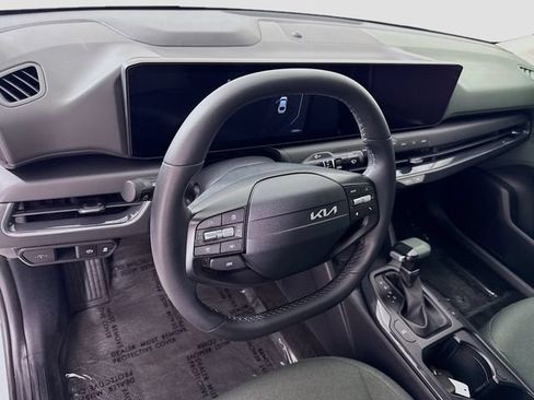 Used 2025 Kia K4 EX FWD image 9