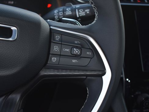 Used 2024 Jeep Grand Cherokee Altitude image 14