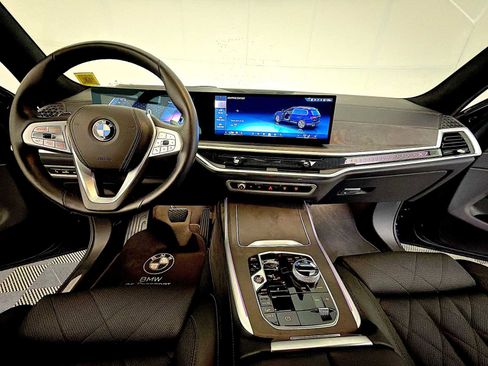 Certified 2024 BMW X7 xDrive40i w/ Premium Package AWD/4WD image 12