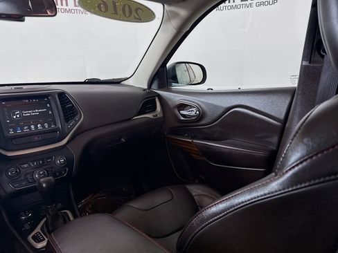 Used 2016 Jeep Cherokee Trailhawk w/ Comfort/Convenience Group image 22