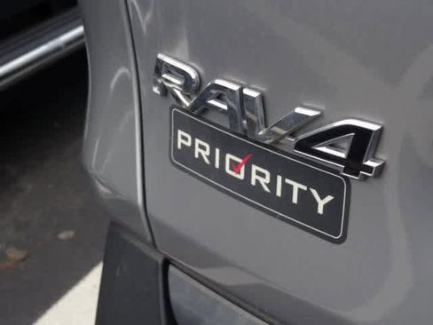 Used 2020 Toyota RAV4 LE image 16