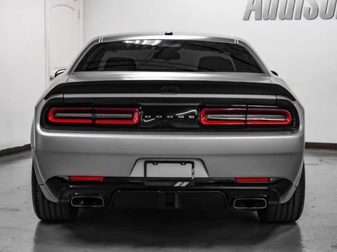 Used 2017 Dodge Challenger R/T RWD image 8