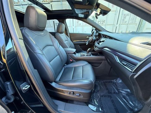 Used 2022 Cadillac XT4 Luxury w/ Cold Weather Package image 26