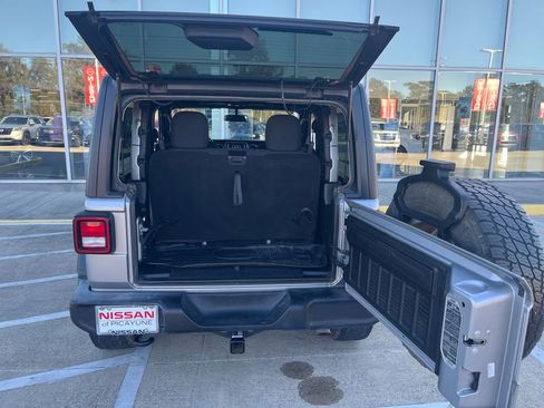 Used 2018 Jeep Wrangler Sport S image 29