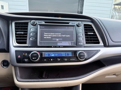 Used 2019 Toyota Highlander XLE image 21