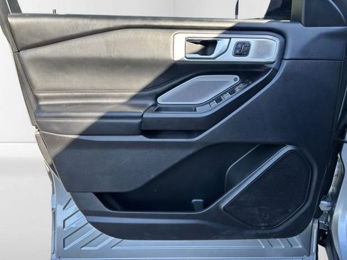 Used 2020 Ford Explorer Platinum w/ Premium Technology Package image 19