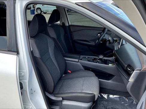 Used 2022 Nissan Rogue SV FWD image 16