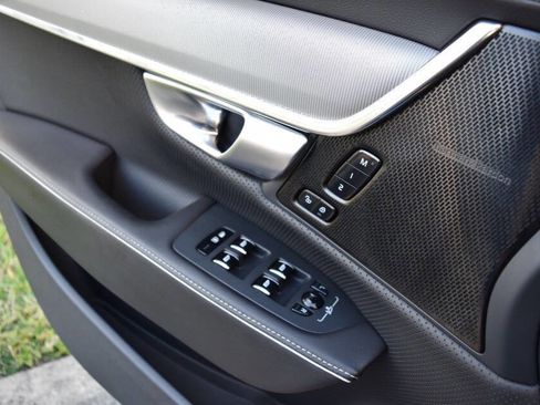 Used 2020 Volvo S90 T6 R-Design image 73