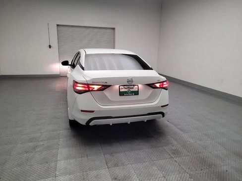 Used 2022 Nissan Sentra SV w/ SV Premium Package FWD image 6