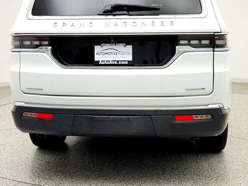 Used 2022 Jeep Grand Wagoneer Series II AWD/4WD image 6