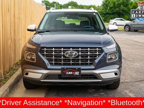 Used 2024 Hyundai Venue Limited FWD image 2