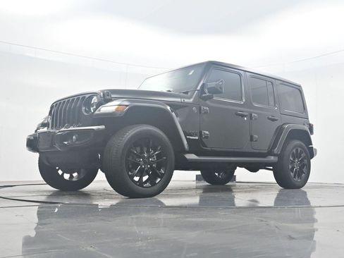 Used 2021 Jeep Wrangler Unlimited Sahara AWD/4WD image 26