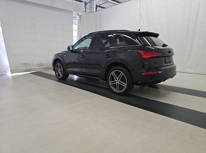 Used 2024 Audi Q5 e Premium Plus w/ Premium Plus Package AWD/4WD image 3