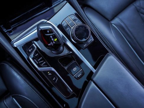 Used 2023 BMW M550i xDrive w/ Dynamic Handling Package image 33